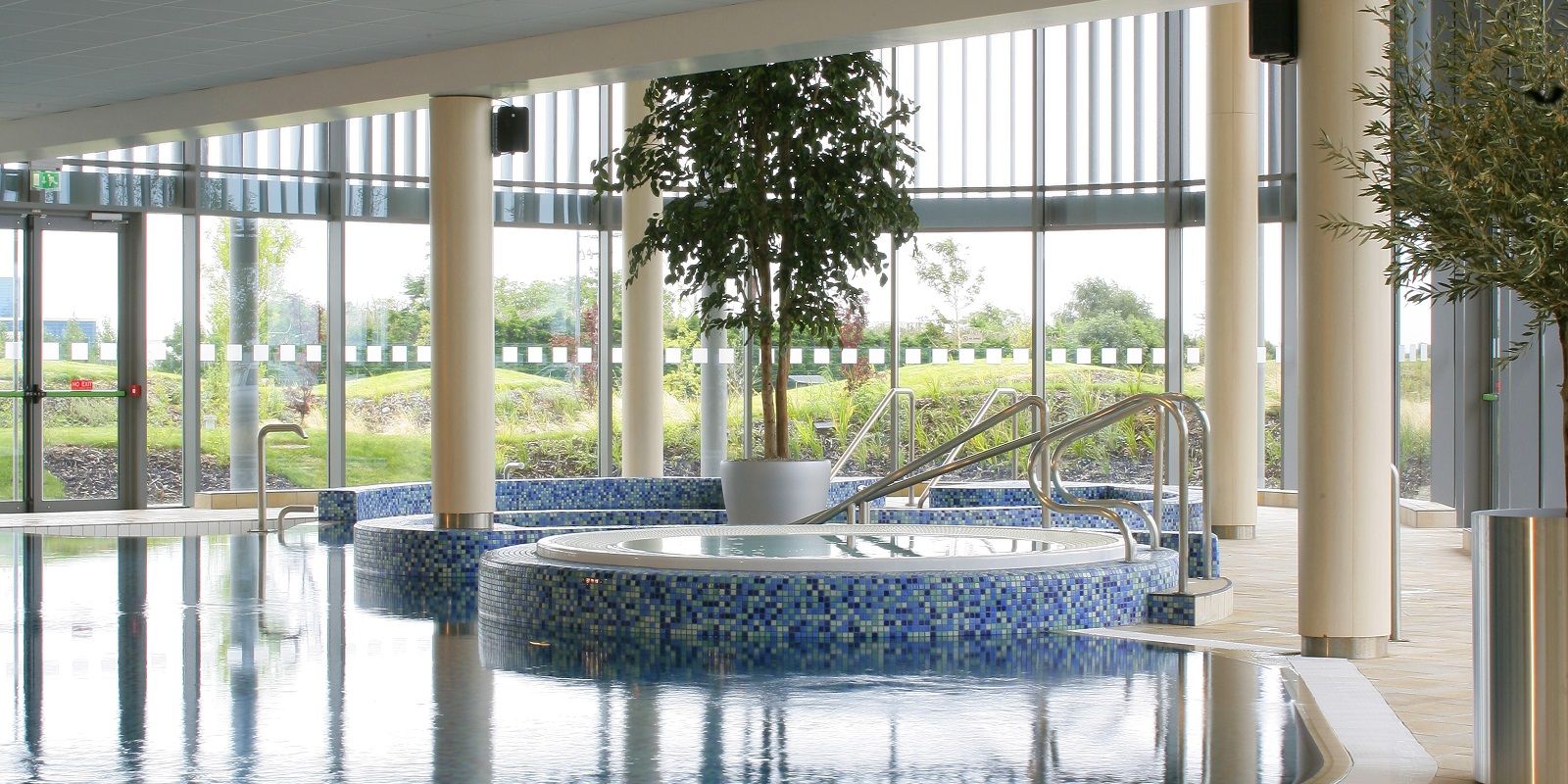 Pillo hotel swimming pool www.pillohotelashbourne.com