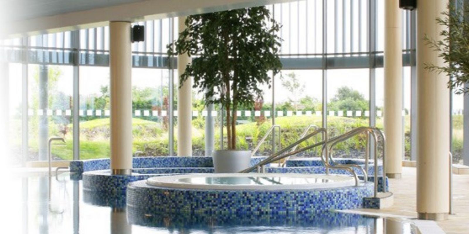 Pool landscape www.pillohotelashbourne.com