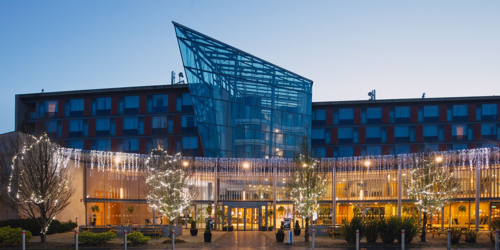 Pillohotel exterior www.pillohotelashbourne.com