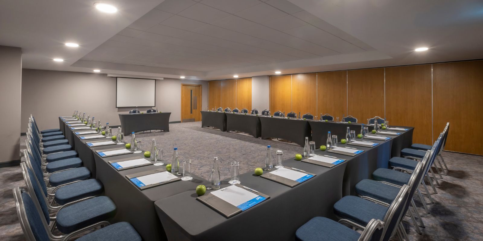 Meeting room www.pillohotelashbourne.com