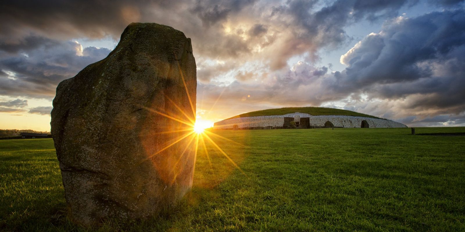 Newgrange stone www.pillohotelashbourne.com